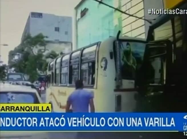 Conductor que cogió a varillazos un bus, en Barranquilla.