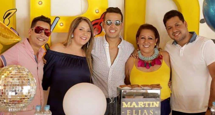 El cantante Martín Elías Díaz (Q.E.P.D.) junto a su esposa Dayana Jaimes, su mamá Patricia Acosta y sus hermanos Diomedes de Jesús y Luis Ángel.