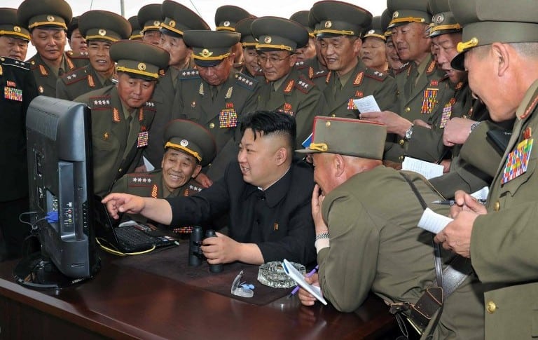 Kim Jong-un frente a un computador