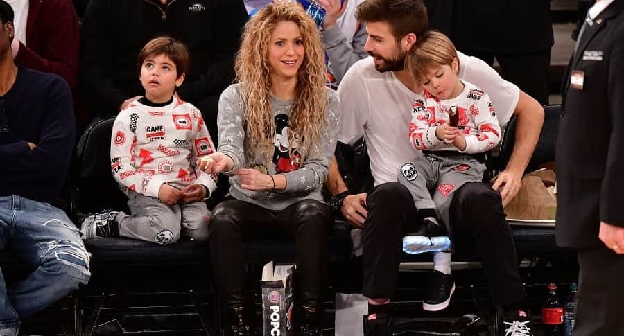 Shakira, cantante, con su pareja, el futbolista Gerard Piqué, y sus hijos Milan y Sasha.