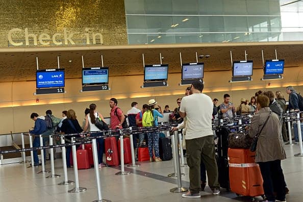 Viajeros en el Aeropuerto Eldorado de Bogotá