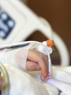 Niño hospitalizado. Pulzo.