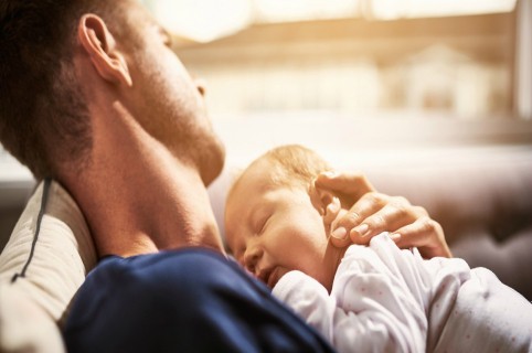 Padre y su bebé. Pulzo.