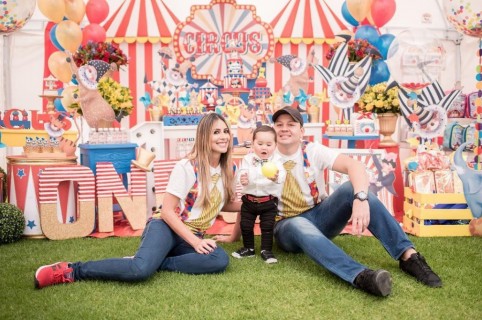 Carolina Soto, presentadora, con su esposo Germán González y su hijo Valentino.