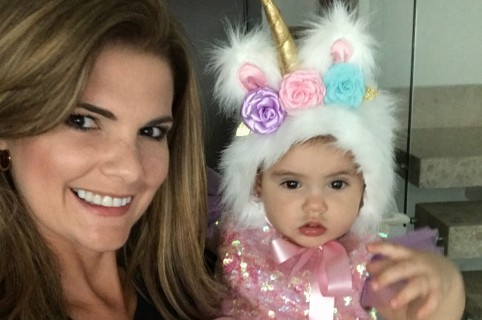 Rochi Stevenson, presentadora de 'Día a día', con su hija Mariana.