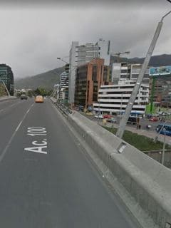Puente vehicular de la calle 100 con carrera 15, norte de Bogotá