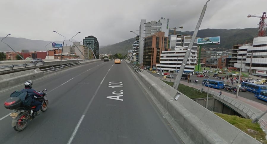 Puente vehicular de la calle 100 con carrera 15, norte de Bogotá