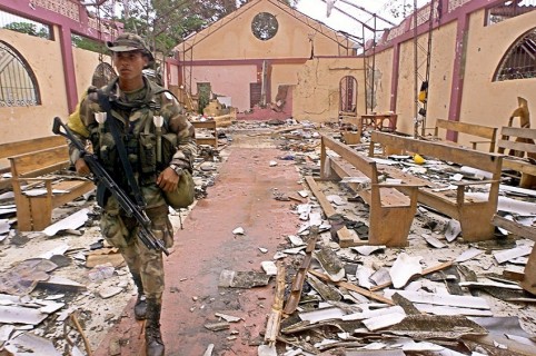 Iglesia de Bojayá, destruida después del combate entre Farc y AUC, en 2002.