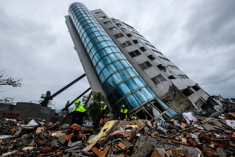 Edificio afectado por terremoto en Taiwán. Pulzo.