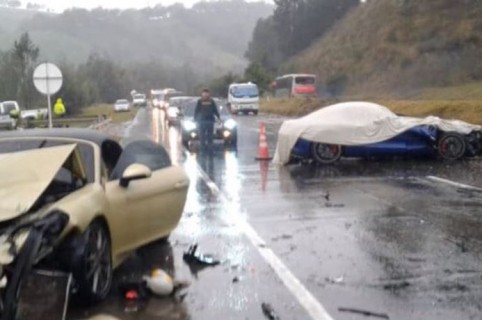 Accidente de carros de lujo