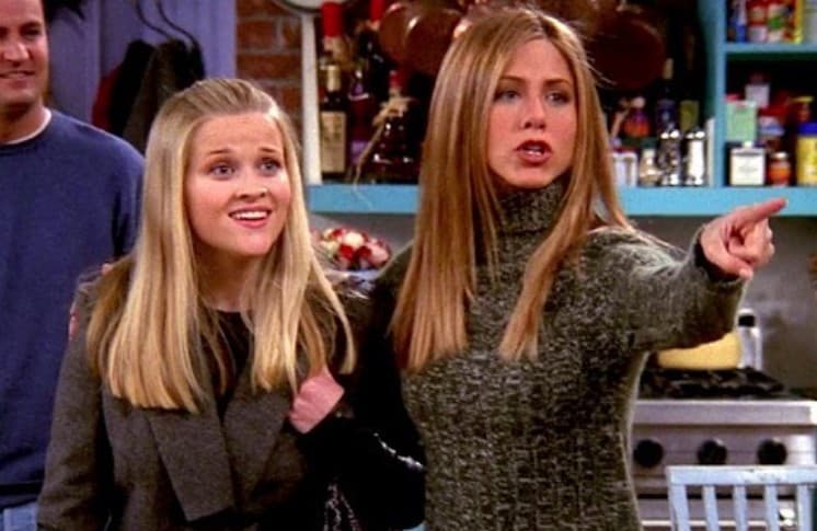 Reese Witherspoon y Jennifer Aniston en 'Friends'. Pulzo.