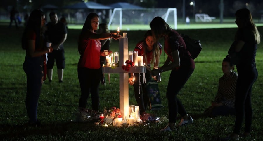 Homenaje a víctimas de masacre en Florida