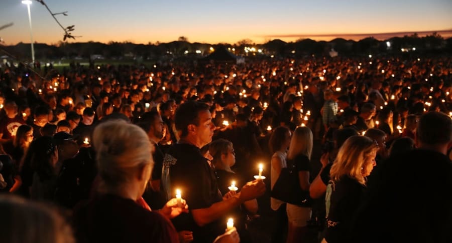 Homenaje después de la masacre en colegio de Florida
