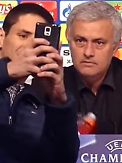 Aficionado colombiano y José Mourinho