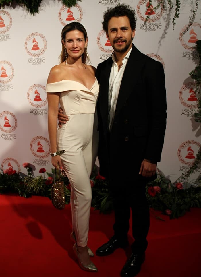 Maria Elisa Camargo Y Su Novio