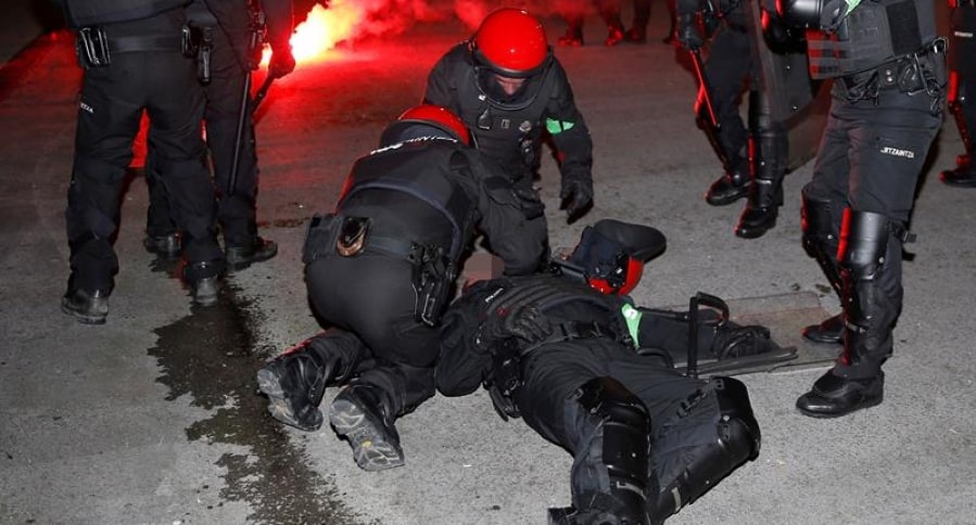 Policía muerto en Bilbao, España.