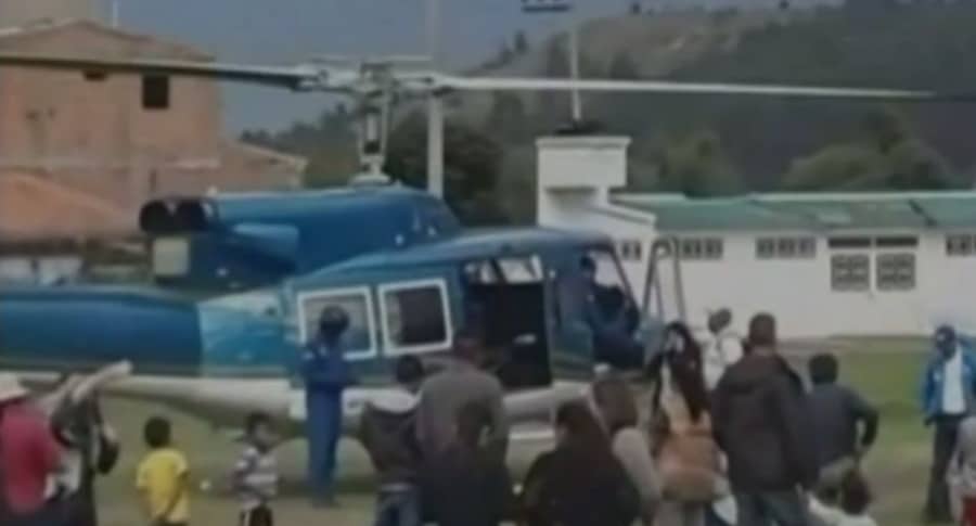 Helicóptero aterrizó en cancha de fútbol, en Boyacá.