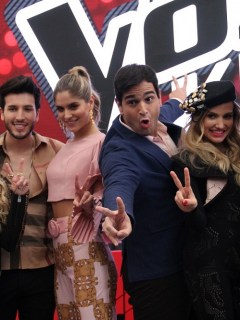 Los cantantes Yuri, Sebastián Yatra, Fany Lu y Andrés Cepeda, con los presentadores de 'La voz kids' 2018, Laura Tobón y Alejandro Palacio.