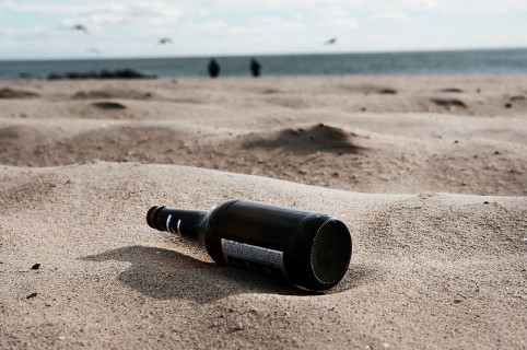 Botella en playa