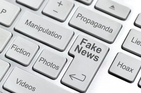 Teclado de noticias falsas