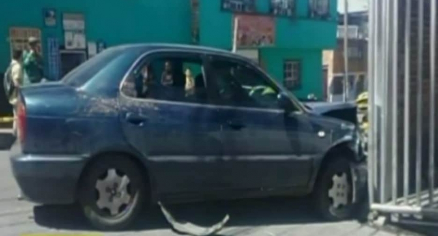 Carro con el que conductor borracho atropelló a abuelo en Bogotá.