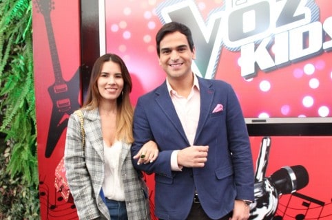 Alejandro Palacio, presentador, actor y cantante, con su esposa Dina Arias.