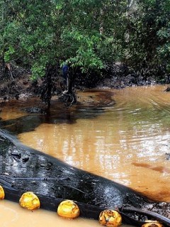 Contaminación en la quebrada La Lizama
