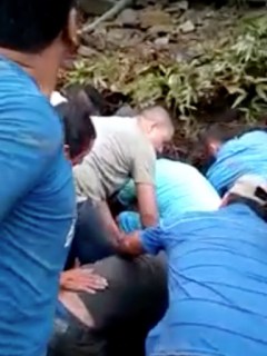Niñas rescatadas en derrumbe