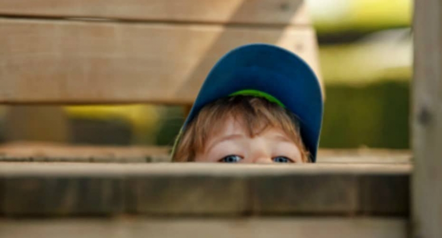 Niño travieso.