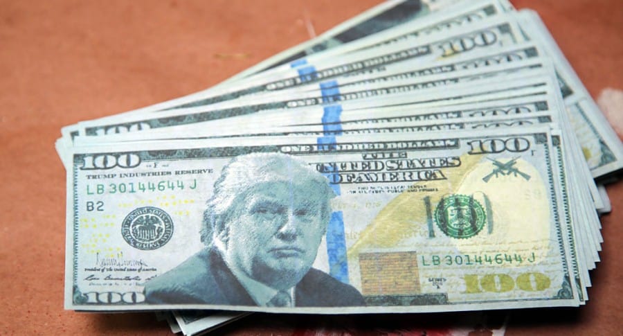 Billete de dólar con rostro de Donald Trump