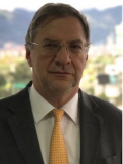 Darío Montenegro, gerente de Canal Capital, y Claudia Palacios, periodista