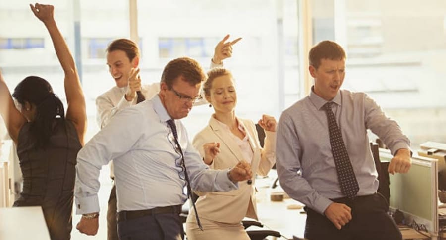 Baile en la oficina
