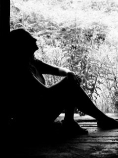 Mujer en la sombra