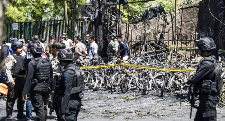 Ataques suicidas a Iglesias en Indonesia