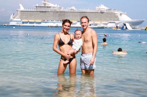 María Clara Rodríguez, presentadora, con su esposo Santiago González y su hija Matilde.