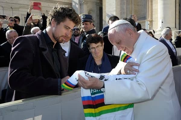 Sagan obsequia una bicicleta al papa Francisco Sagan obsequia una bicicleta al papa Francisco