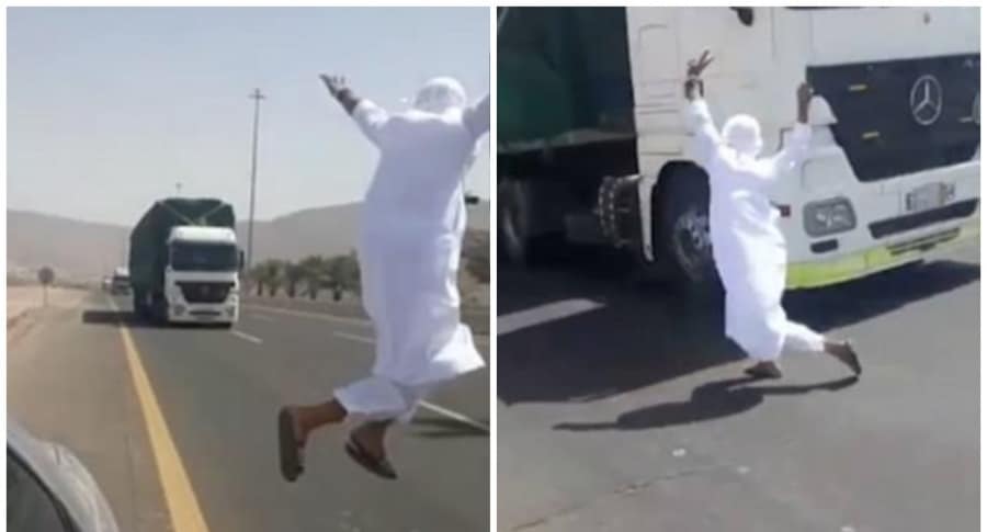 Árabe salta hacia camión.