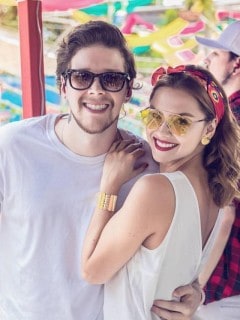 'Dim', cantante de Piso 21, y su novia Danielle Arciniegas