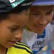 Niño colombiano con 'Supermán' López
