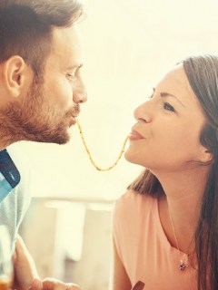 Pareja cenando