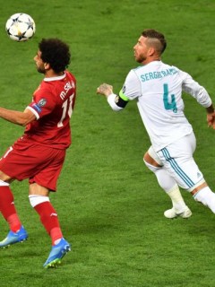 Mohamed Salah y Sergio Ramos en la final de la Champions League