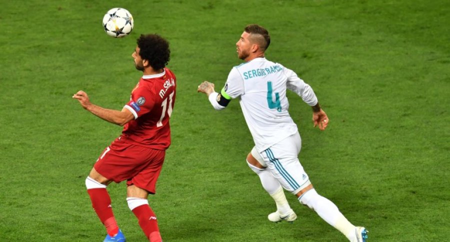 Mohamed Salah y Sergio Ramos en la final de la Champions League