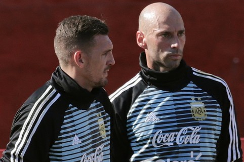 Franco Armani y Wilfredo Caballero