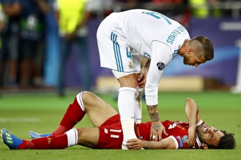 Sergio Ramos y Mohamed Salah