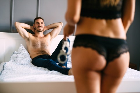 Pareja jugando