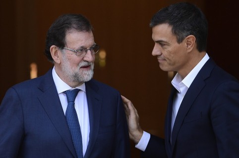 Mariano Rajoy y Pedro Sánchez, en una foto tomada en 2017