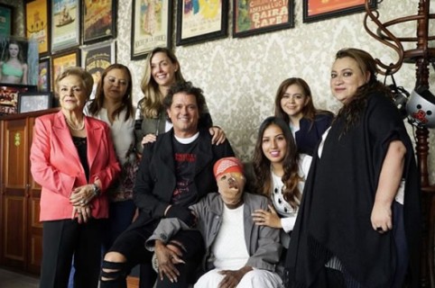 Carlos Vives visita a Consuelo Córdoba