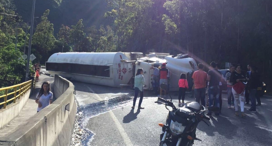 Accidente de tránsito en la vía Villavicencio-Bogotá.