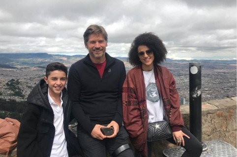 Luis Ángel Gómez Jaramillo, Nikolaj Coster-Waldau y Nathalie Emmanuel