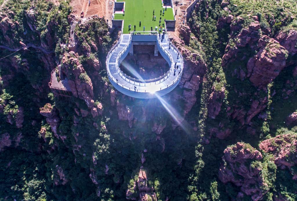 Puente de cristal en la montaña Fuxi Puente de cristal en la montaña Fuxi